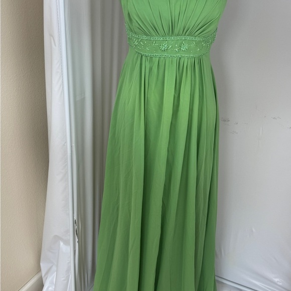 Elegant David’s BridalGreen Evening Gown - Picture 1 of 15
